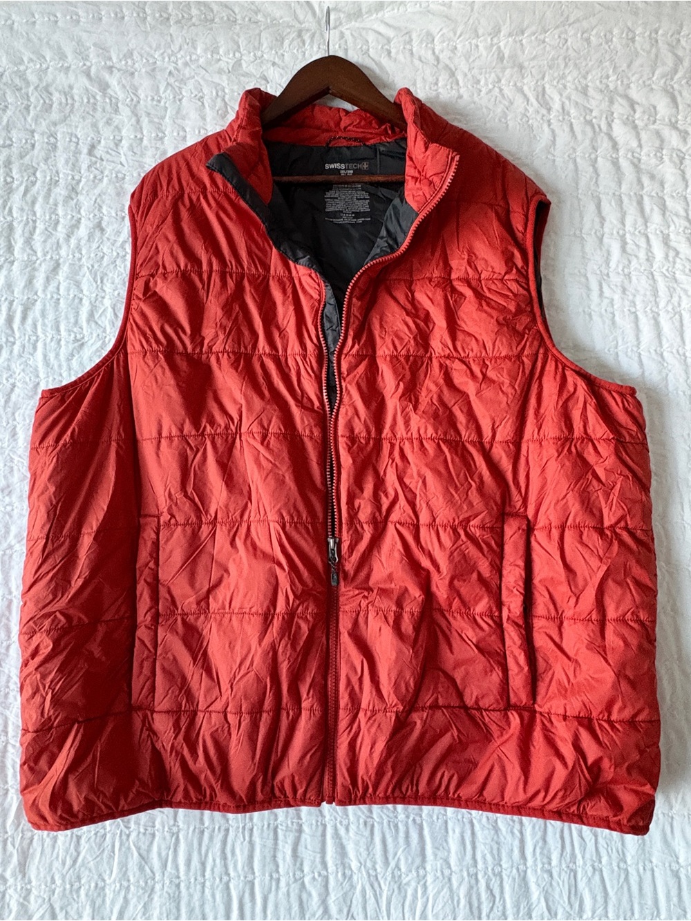 Swiss Tech Men's Burnt Orange Quilted Lightweight Vest